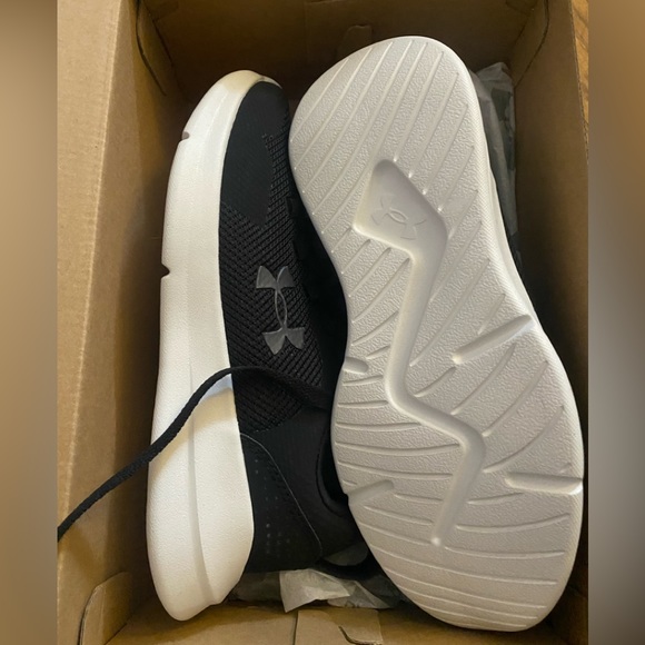 Under Armour Essentials womens size 6.5 black-NEW - Picture 3 of 6